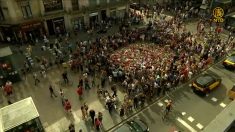 [영상] 스페인 테러현장, 애도의 발길 이어져