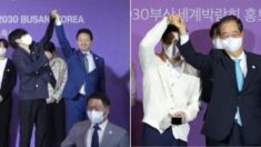 “어깨 수술한 멤버도 있는데…” BTS 팔 꺾은 정치인들의 무례한 기념촬영 논란